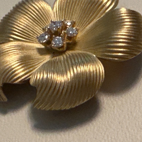 18 KT Tiffany & Co. Diamond Gold Dogwood Flower Brooch Convert to a Pend… - Picture 6 of 6